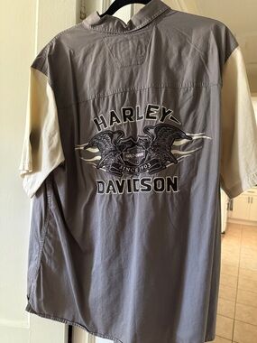 Harley-Davidson Gray Button-Front Short Sleeve Shirt with Cream Sleeves